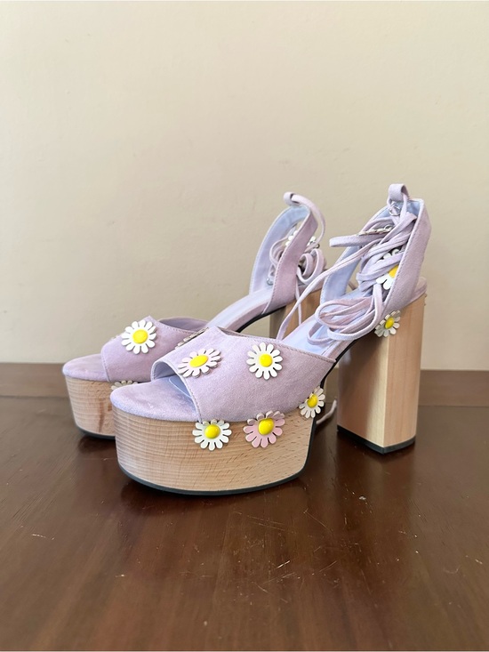Sugar Thrillz Shoes - Sugar Thrillz Lilac Lace Up Platform Sandals with Daisy Appliqués, Sz 9